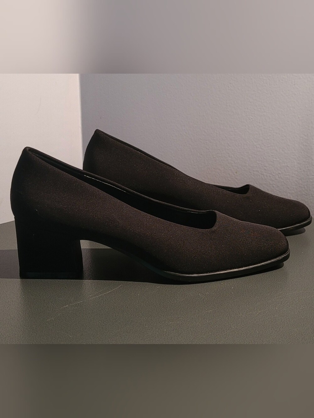 Aerosoles Classic Black Low Block Heel Pumps - Women's Size 6B NWT